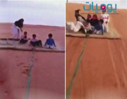 شاهد: كيف انتهت مغامرة تزلج سعوديون على الرمال ؟