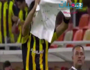 فيديو: لاعب الاتحاد فهد الأنصاري يرفع قميص اللهم انصر إخواننا بحلب