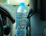 خبير يحذر من حفظ الماء لفترة طويلة في زجاجات بلاستيكية