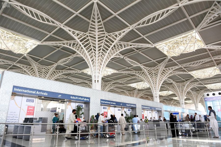 مطار المدينة يستقبل أول رحلة تقل مواطنين عائدين من الخارج