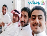 شاهد: صور الفنان ناصر القصبي مع أشقائه.. ومغردون: يخلق من الشبه أربعين