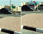 فيديو: تصرف غريب من سائق سيارة مع لوحة تحمل اسم شارع نائف بن مالك بالدمام