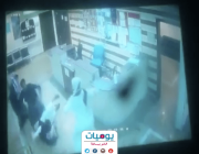 شاهد: لحظة مقتل شاب في مشاجرة داخل مستشفى بالمملكة