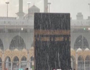 هطول أمطار غزيرة على الحرم المكي .. “فيديو”