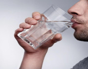 ما هي الطرق الصحيحة لشرب المياه؟ .. التفاصيل هنا !!