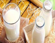 شرب الحليب مع السمن يفيد صحة العظام والجهاز الهضمي .. التفاصيل هنا !!