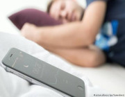 4 تأثيرات سلبية عند النوم جوار الموبايل .. التفاصيل هنا !!