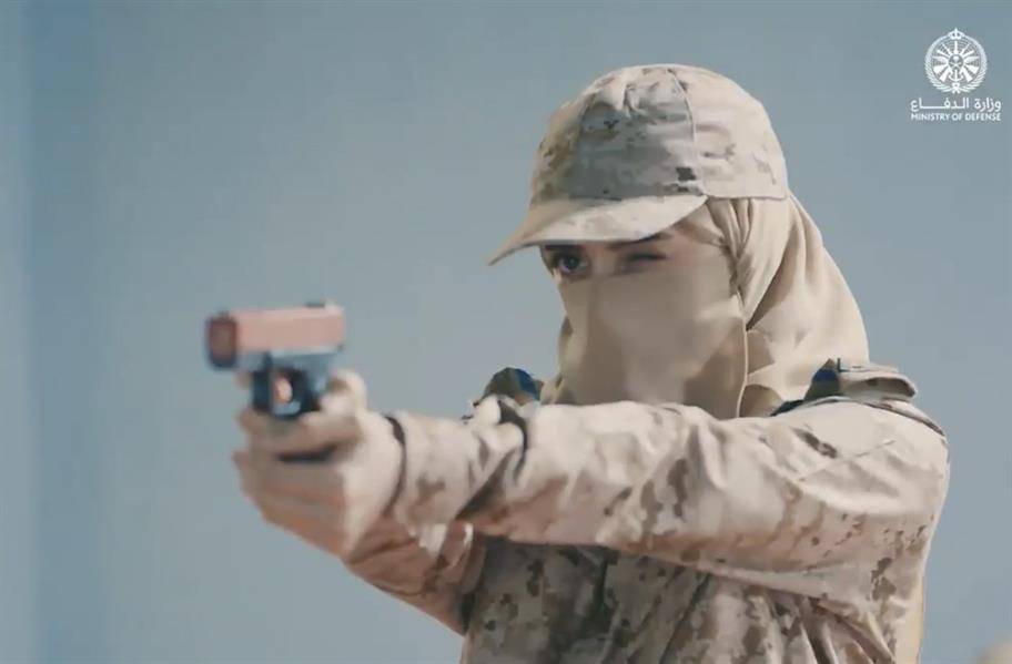 وزارة الدفاع تعرض فيلمًا من داخل مركز التدريب النسائي ​في القوات المسلحة.