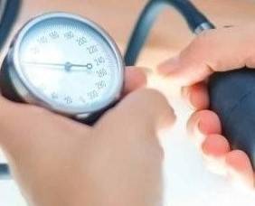 ما هي كيفية قياس ضغط الدم بشكل صحيح؟.. الصحة توضح !!
