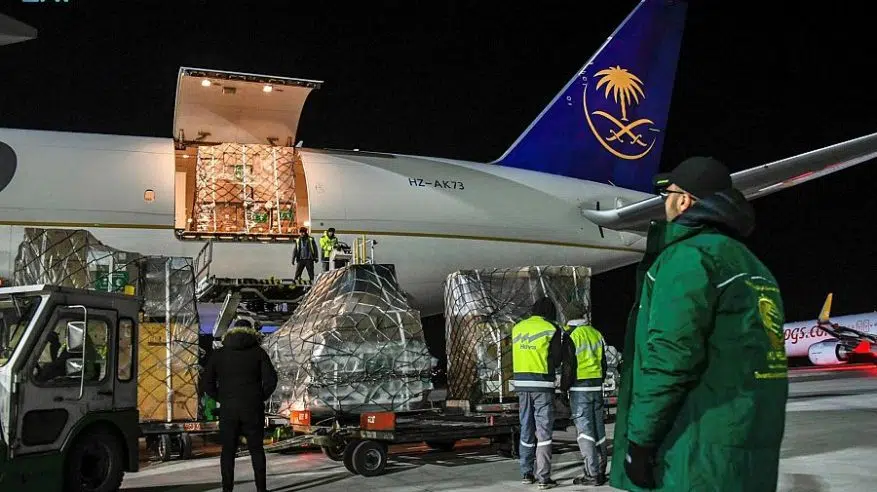 وصول الطائرة السعودية الإغاثية الحادية عشرة إلى مطار غازي عنتاب .. التفاصيل هنا !!