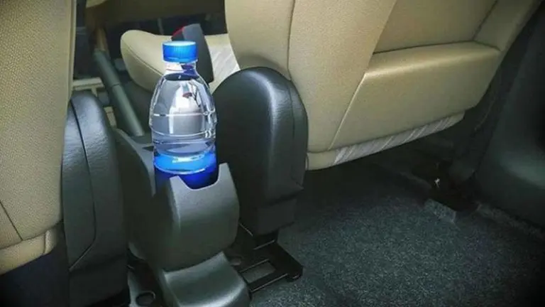 تحذير طبي من خطر شرب الماء المتواجد داخل السيارة .. التفاصيل هنا !!