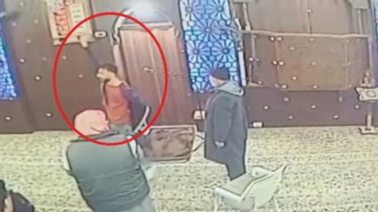 التحقيقات تكشف تفاصيل صادمة حول الشاب الذي طعن مصليين بالأردن