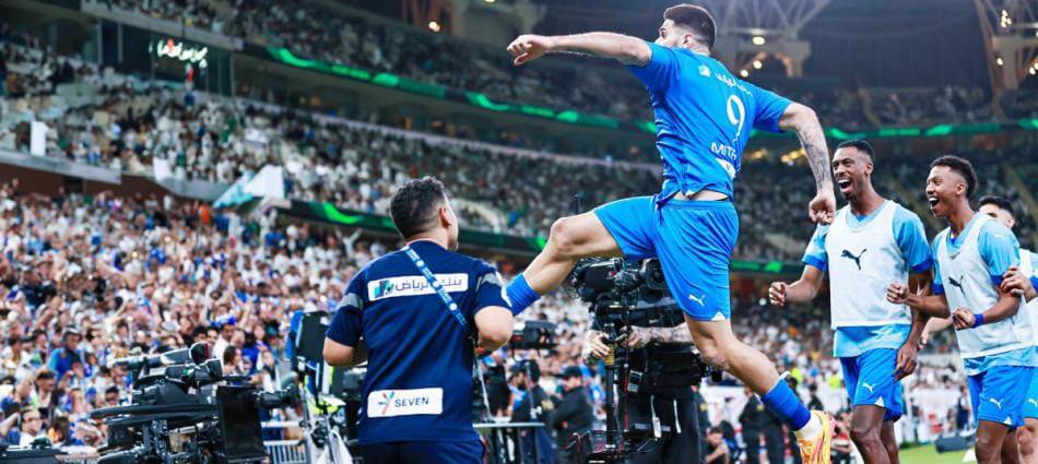 الهلال يتجاوز الاهلي في الكلاسيكو