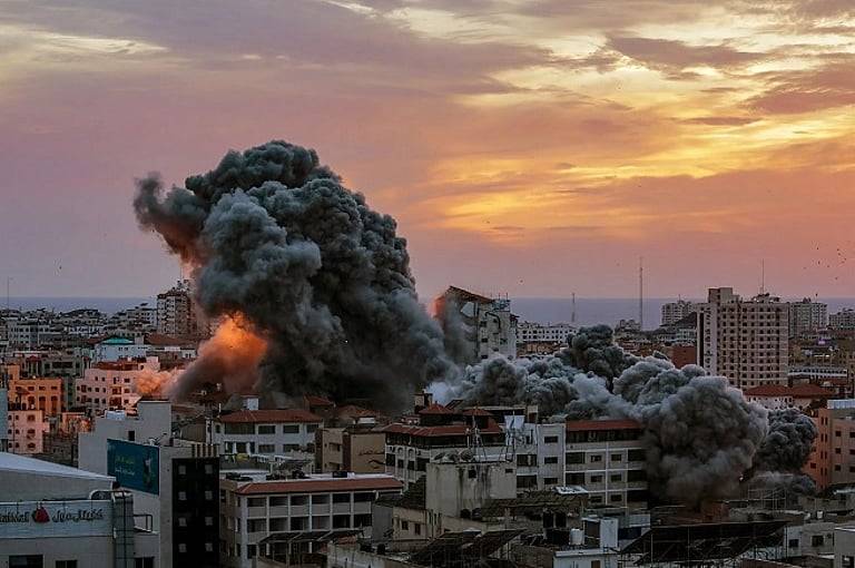 ارتفاع عدد الشهداء في العدوان الإسرائيلي المستمر على غزة إلى 51.243 شهيدًا