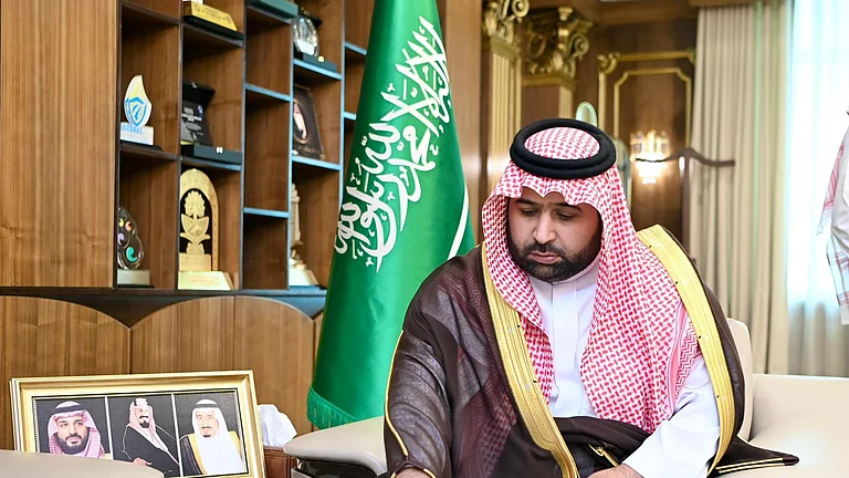 أمير جازان يدشّن حملة “صيّف بصحة” لتعزيز الوقاية وخدمة 50 ألف مستفيد