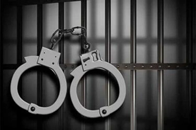 الجهات الأمنية تضبط أكثر من 20 ألف قرص مخدر وتطيح بعدة مروجين في ثلاث مناطق